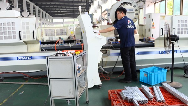 如何解決鋁型材在長(zhǎng)期使用中的老化問(wèn)題？